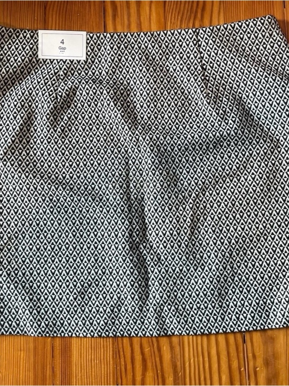 GAP Black & White Geometric Mini Skirt